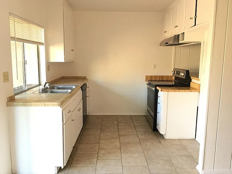 1030 W Macarthur Blvd #133 — Photo 3