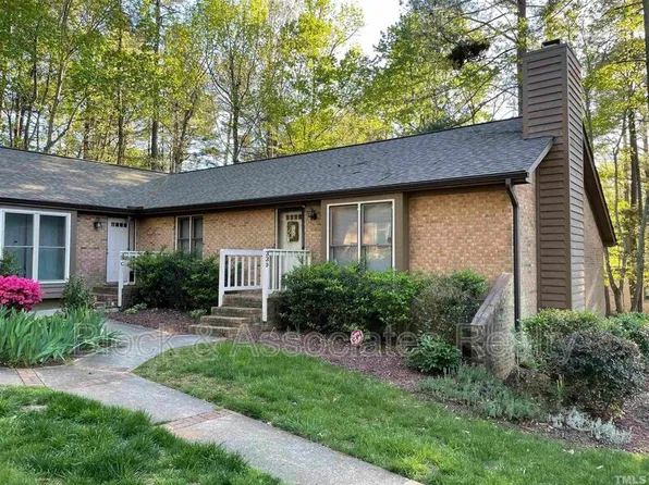 300 W Woodcroft Pkwy APT 33D, Durham, NC 27713