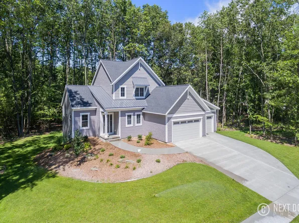 16171 Coventry Ln, Spring Lake, MI 49456