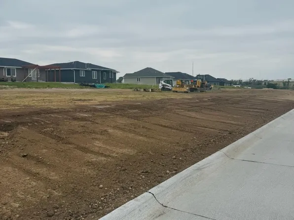 T St Lot 4, Mc Cook, NE 69001