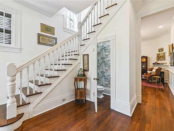 4th image of 371 Broadway St