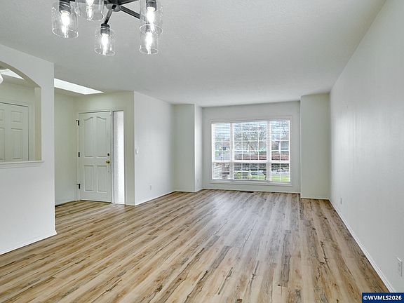 3rd image of 1120 Ridgepoint St NE