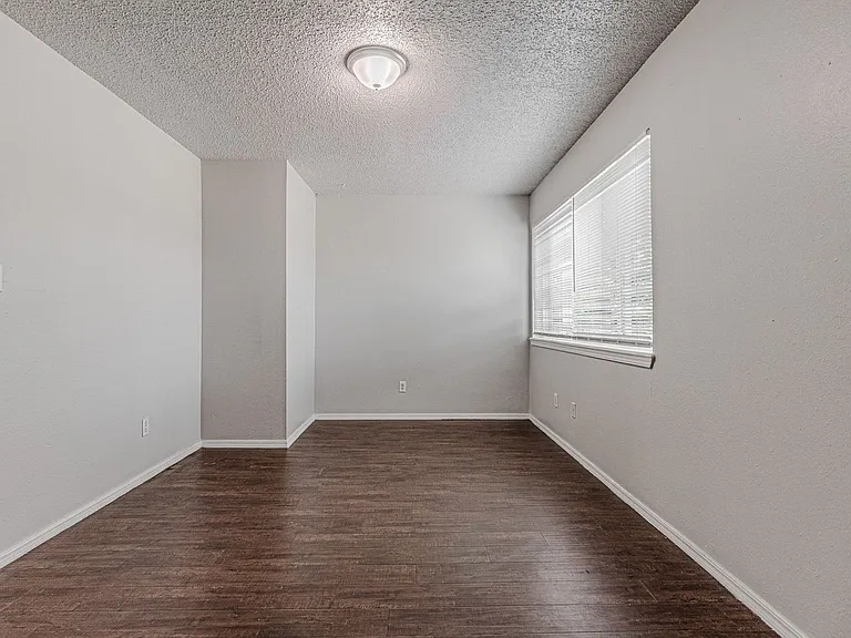 1402 Bill Carrol Dr — Photo 15
