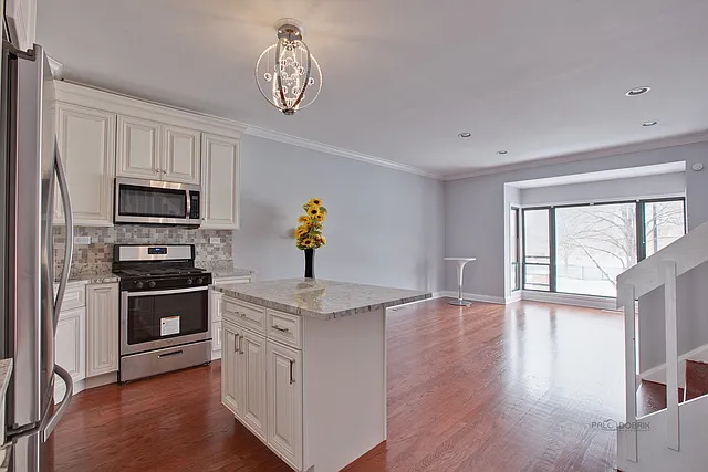 1411 W Harrison St — Photo 1