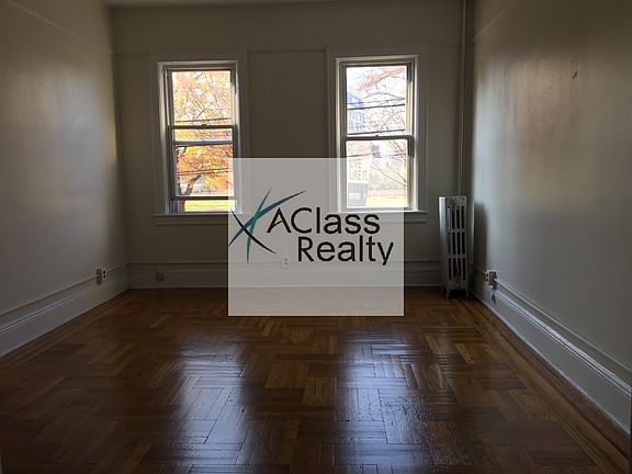 5th image of 3341 Vernon Blvd #2L