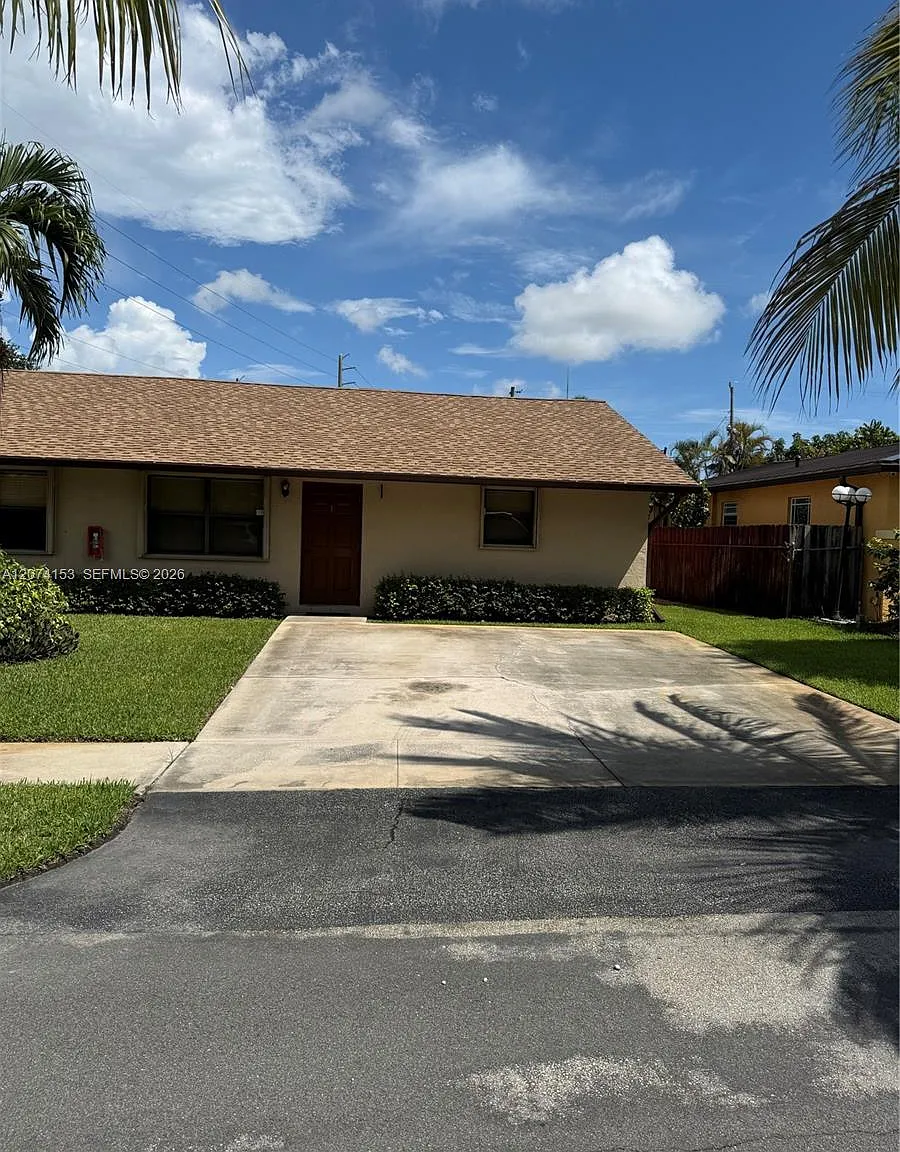 Dania Heights Add — Photo 1