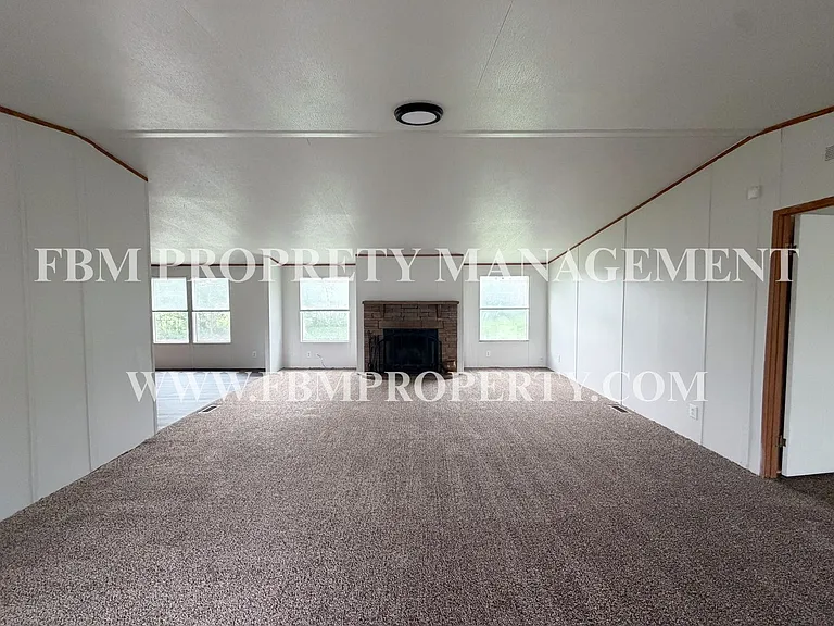 1075 Pluto Rd — Photo 5