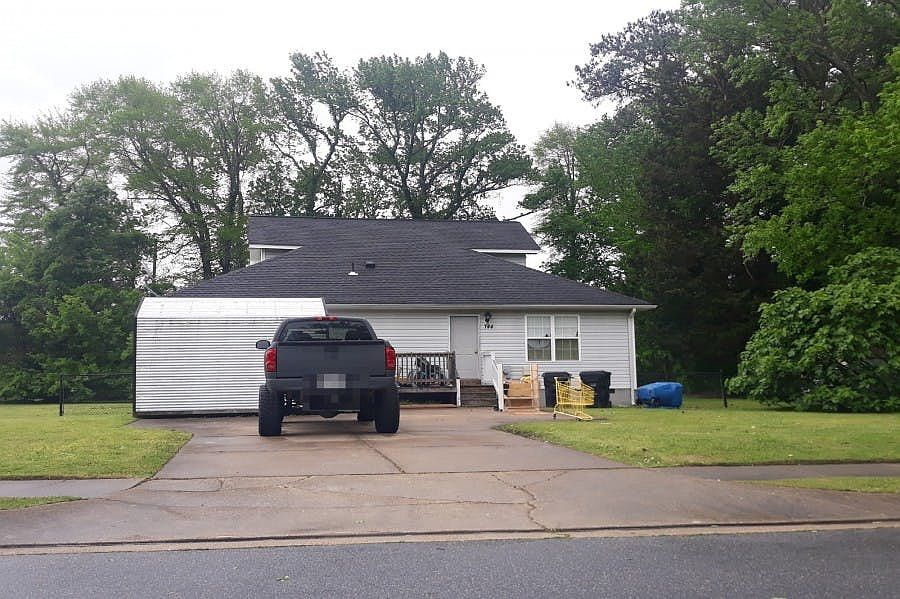 1st image of 744 Cason Ln