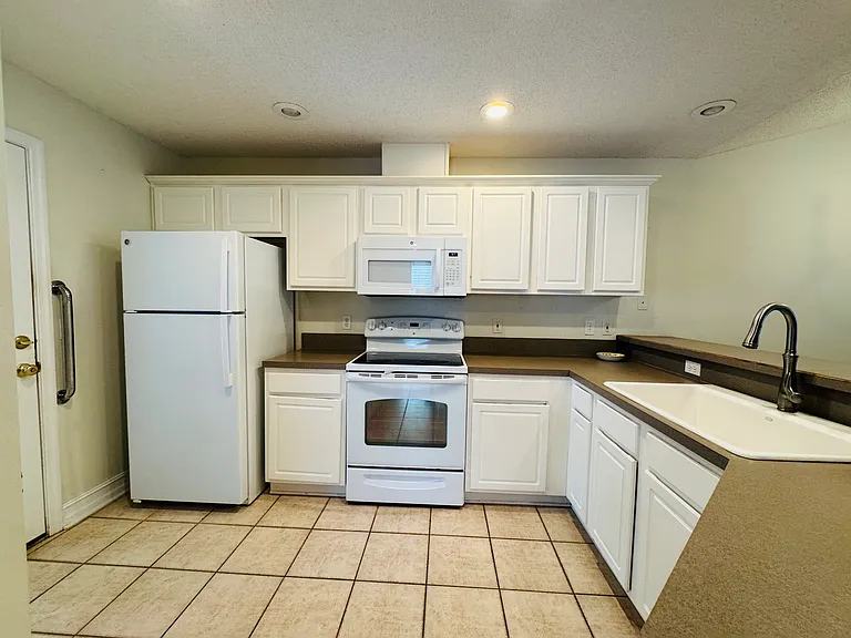 7361 Hollis St — Photo 34