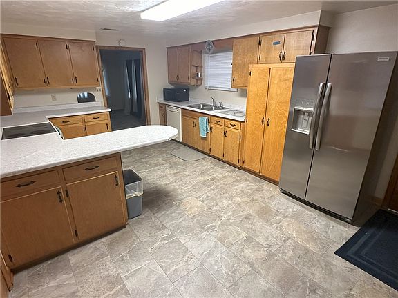 4th image of 728 N Pike Rd