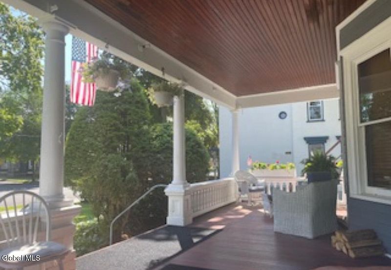 3rd image of 462 Glen Street