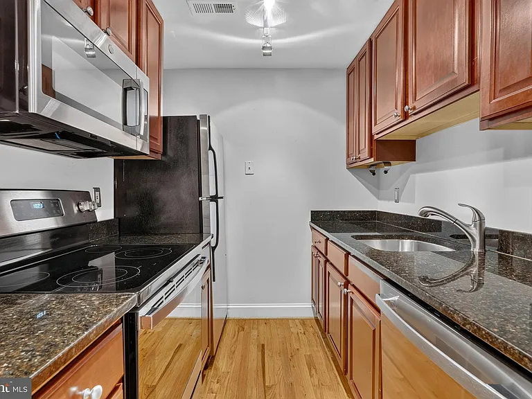 1427 Chapin St NW #204 — Photo 14
