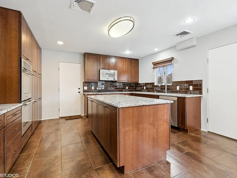 4 Box Tree Rd — Photo 15