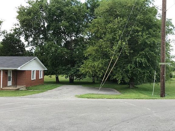 409 Side Yard & Driveway/Parking