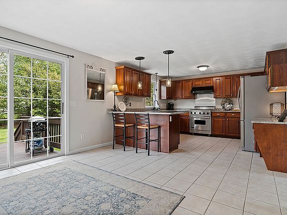 2nd image of 51 Evergreen Ct