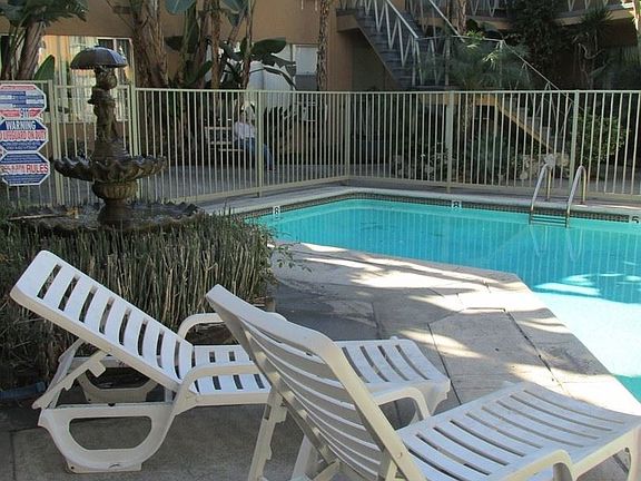 3rd image of 336 S Alexandria Ave APT 08