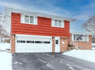100 Copleigh Dr, Syracuse, NY 13209