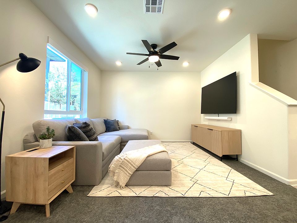 1st image of 982 Holly Leaf Ln #2
