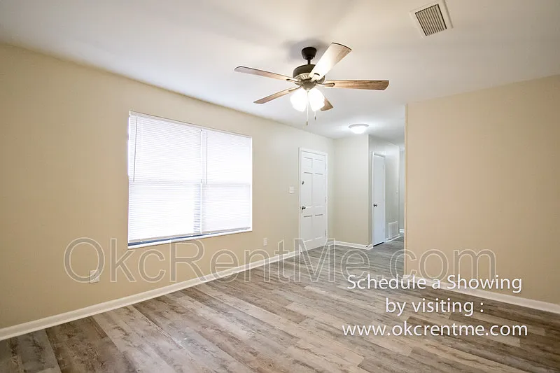 3 bed, 1.5 bath, 1376 sqft, $1,695 — Photo 3
