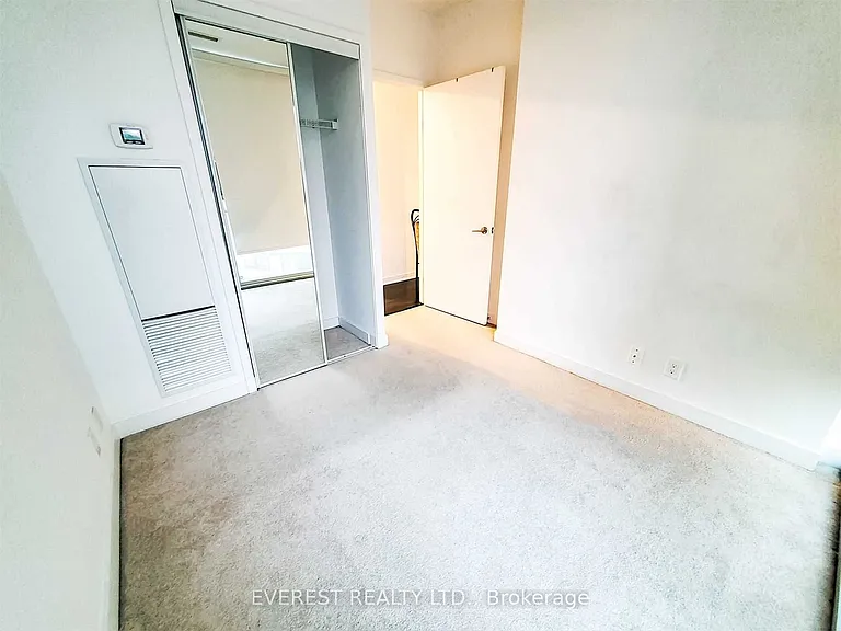 12 York St #4110 — Photo 8