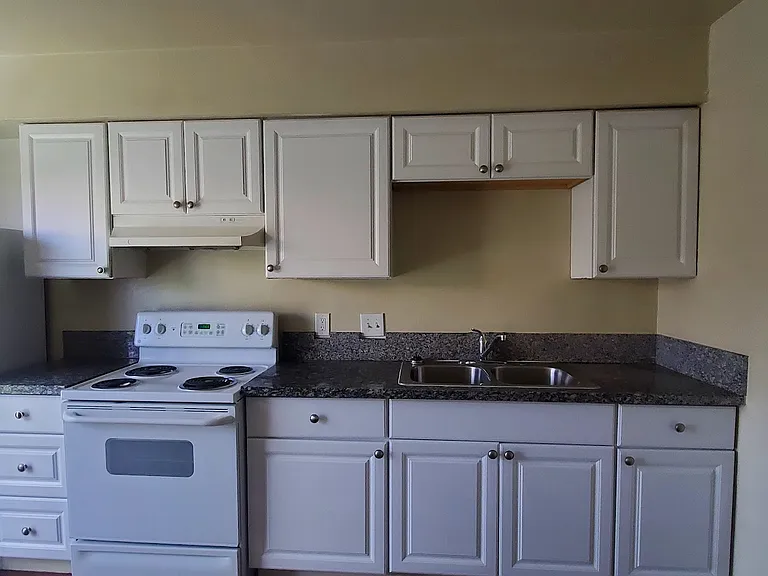 4431 E Hedges Ave #C — Photo 3
