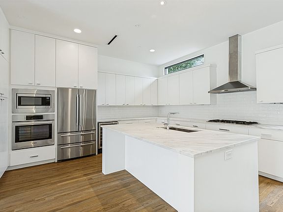 4th image of 4120 Gilbert Ave Unit B