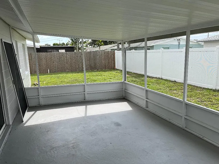 1385 S Harbor Dr — Photo 22
