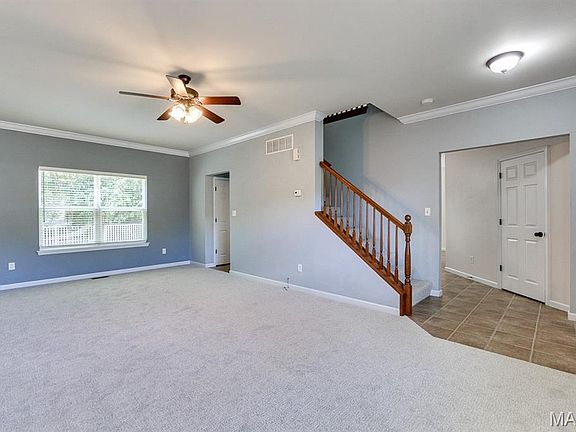 4th image of 546 Springhurst Pkwy