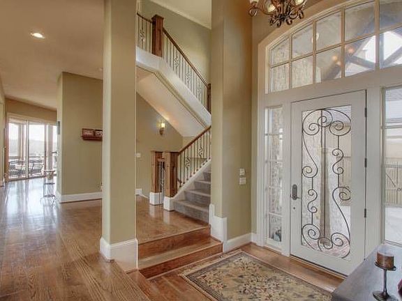 Grand 2 sty Entryway.