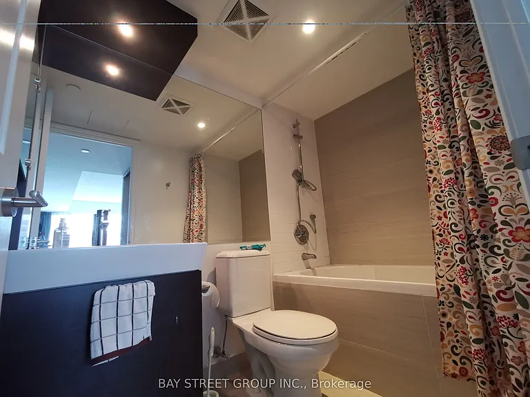386 Yonge St #1809 — Photo 8