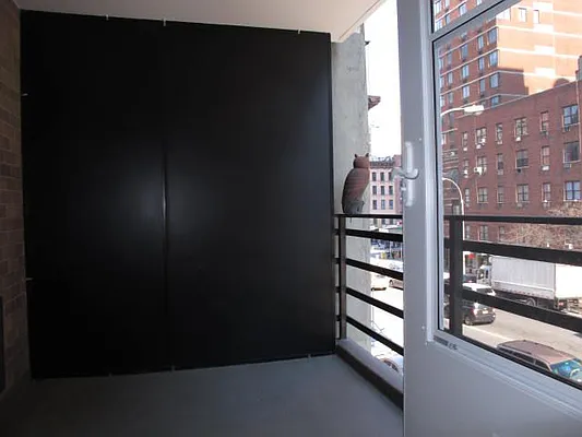 Rented by Metropolis Real Estate of Manhattan | media 11