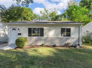 217 Ballwin Ave, Ballwin, MO 63021