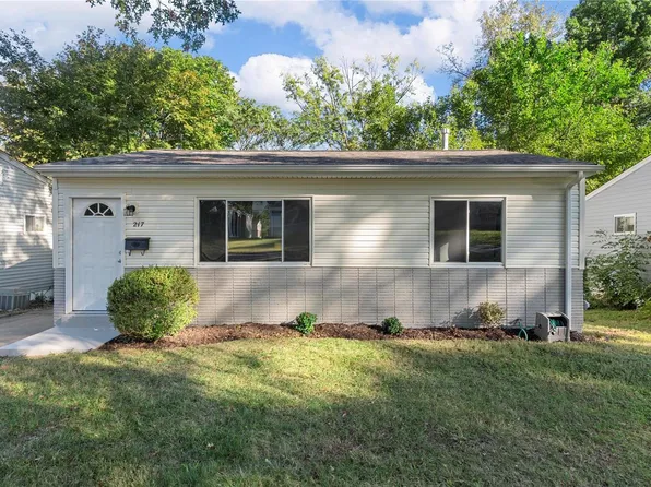 217 Ballwin Ave, Ballwin, MO 63021