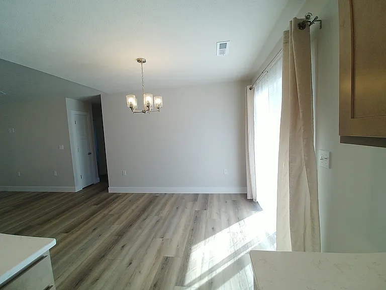 1421 W Todd Ln — Photo 5