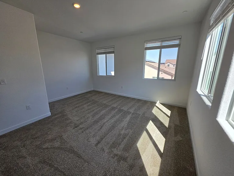 10221 Terra Franca Way — Photo 12