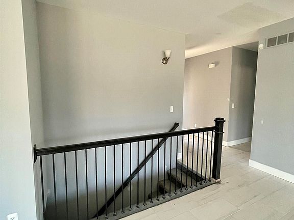 3rd image of 1432 Woodlake Ln