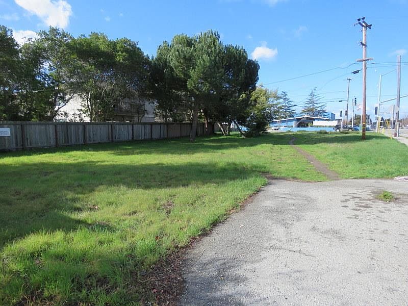 2nd image of 2228/2210 Capitola Rd