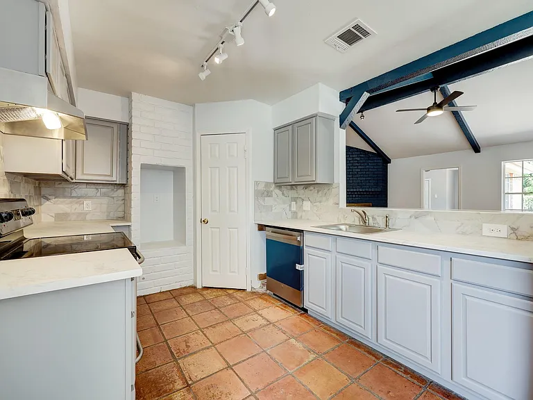 9006 Stone Brook Ln — Photo 5