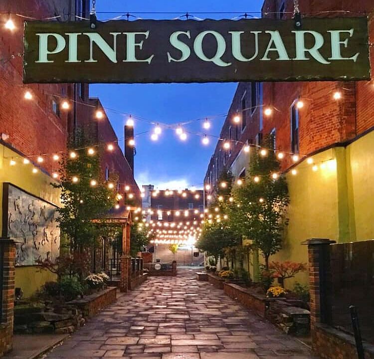 Pine Square is a bustling courtyard, summer music, two restaurants and a bakery.