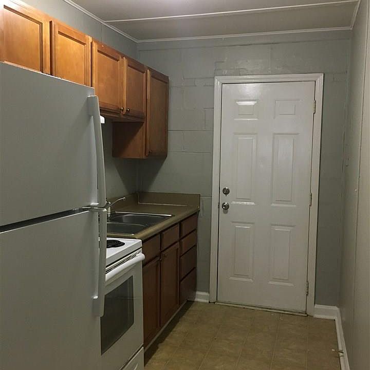 2nd image of 107 Heck St