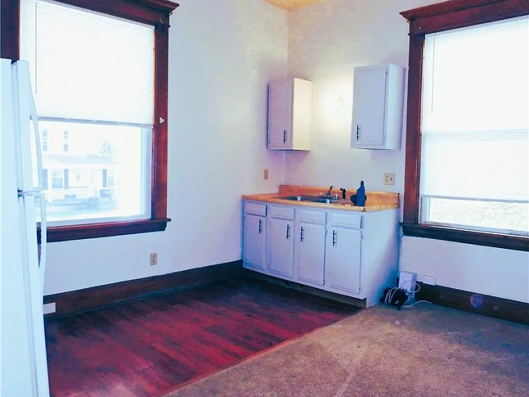 360 Duncan Ave — Photo 5