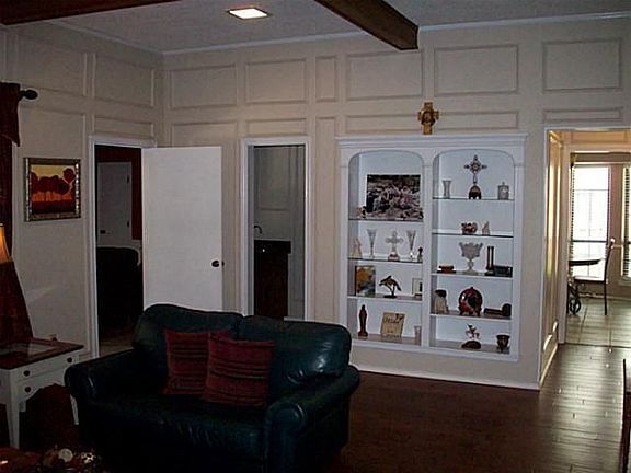 5th image of 2204 Chamberlain Dr