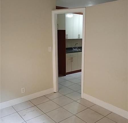 4th image of 4051 N Dixie Hwy APT 8
