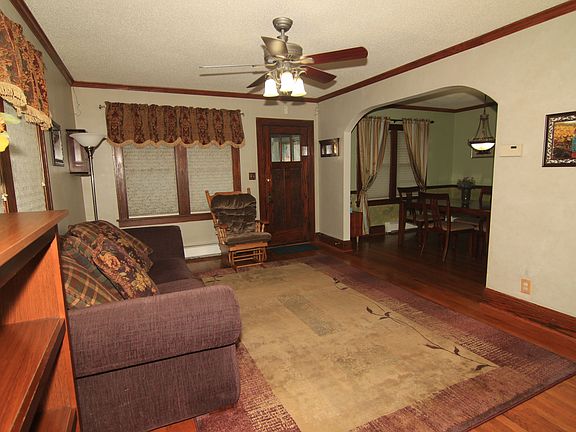 3rd image of 212 10th Ave S