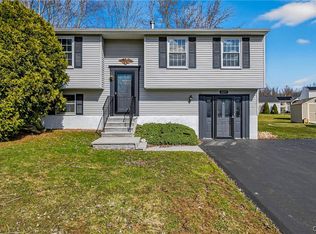 8237 Mantova Dr, Clay, NY 13041