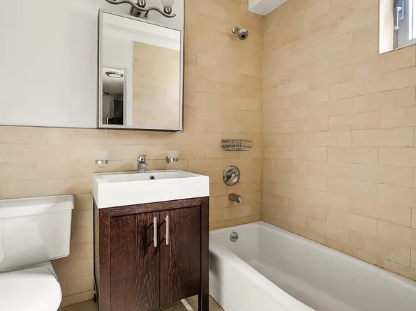 138 Seeley Street image 5 of 8