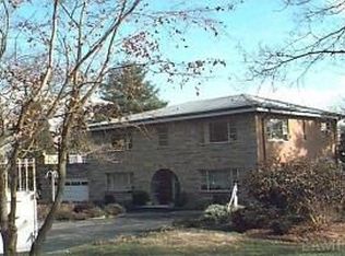 30 Shore Rd, Pelham, NY 10803