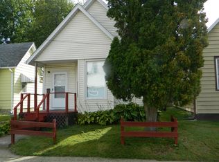 1113 S 8th St, Clinton, IA 52732