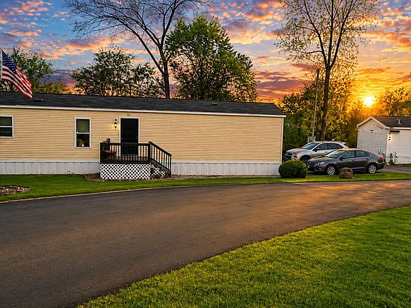 2nd image of 621 Park Ln
