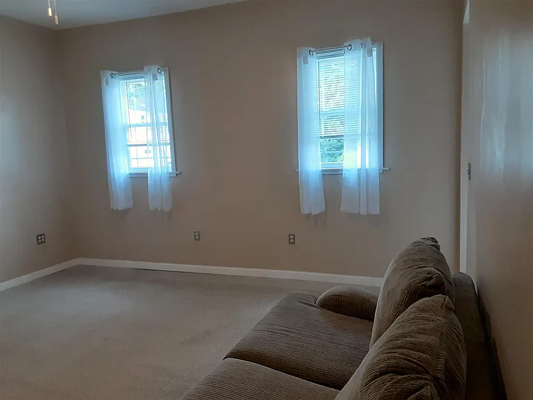 421 Jacobs St — Photo 8
